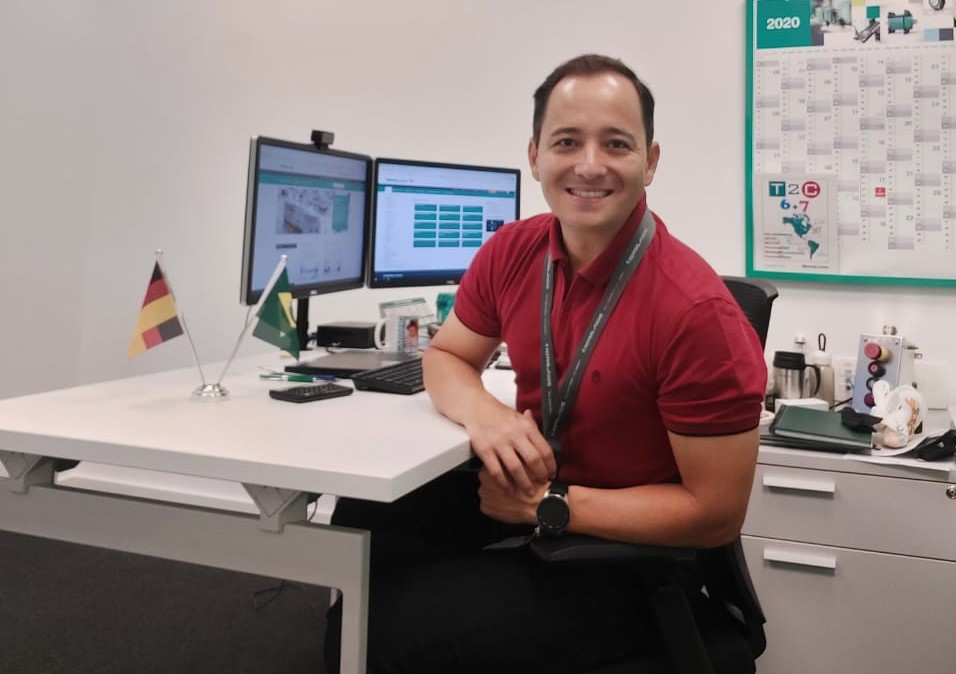 Fabio, Regional Sales Director PA at Pepperl+Fuchs sits at his desk and smiles into the camera.