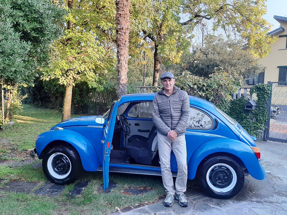Leidenschaft fürs Reparieren: Während der Pandemie hat Giovanni seinen alten VW-Käfer wieder fahrtüchtig gemacht.
