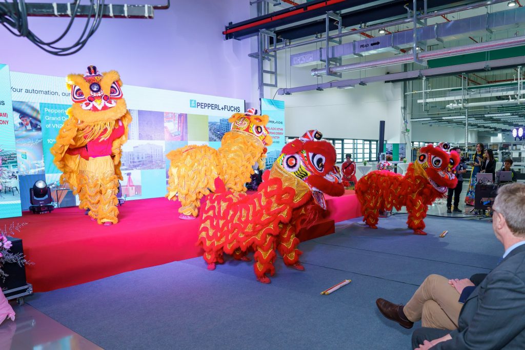 Eröffnungsfeier in Vietnam: Das "Grand Opening" beginnt mit einem traditionellen "Lion Dance"