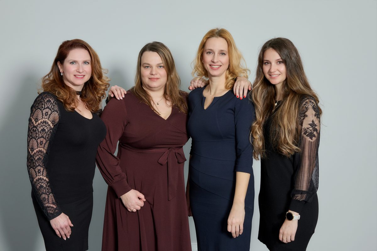 Gruppenbild des erfolgreichen vierköpfigen HR-TEAM von Pepperl+Fuchs in Trutnov, Tschechien. (v. l. n. r.): Lucie Hlaváčková, Markéta Škodová, Petra Horáčková, Jana Marečková