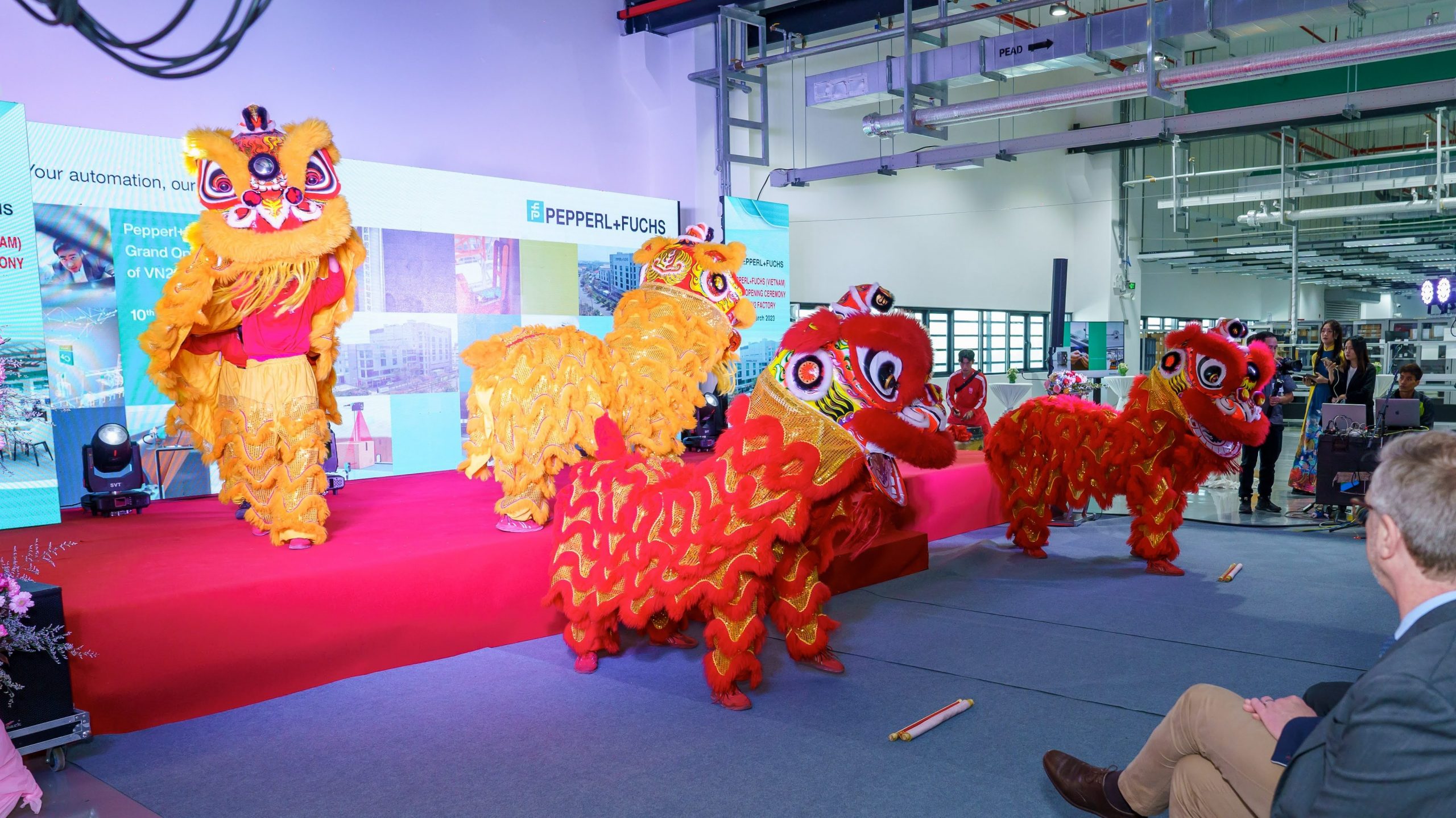 Eröffnungsfeier in Vietnam: Das "Grand Opening" beginnt mit einem traditionellen "Lion Dance"